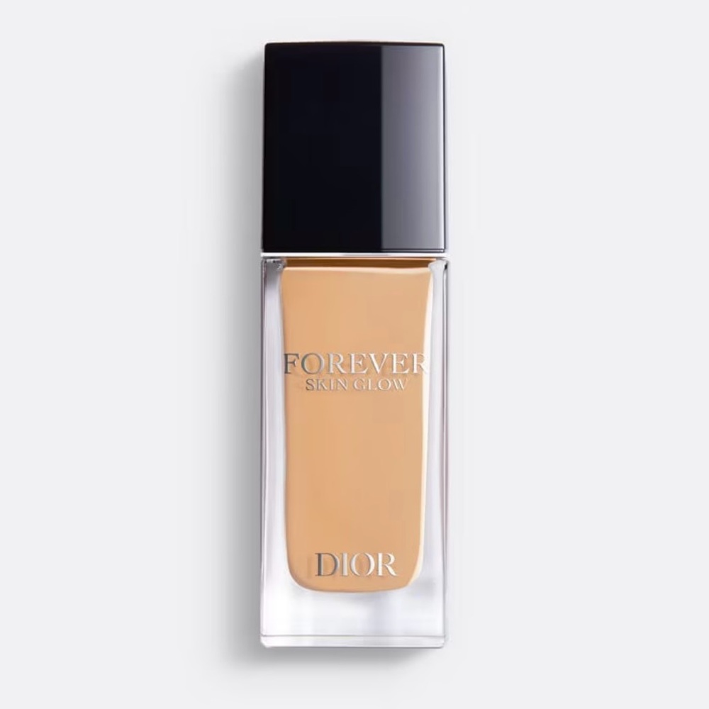 Dior Forever skin glow foundation. Shade 4W.